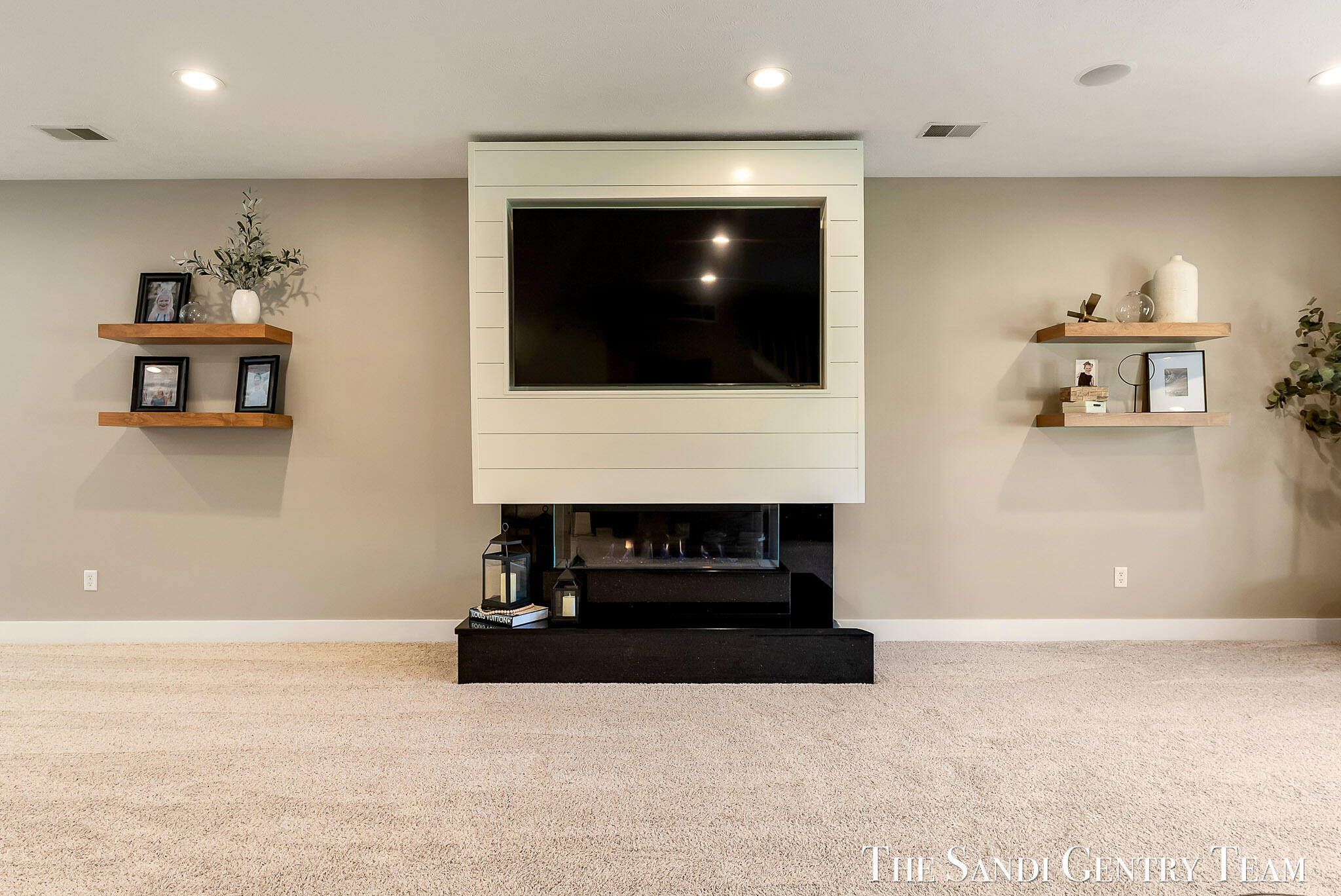 Grand Haven, Michigan, 49417, United States, 4 Bedrooms Bedrooms, ,3 BathroomsBathrooms,Residential,Active,2042700