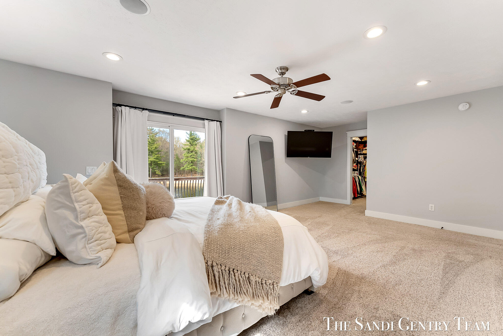 Grand Haven, Michigan, 49417, United States, 4 Bedrooms Bedrooms, ,3 BathroomsBathrooms,Residential,Active,2042700
