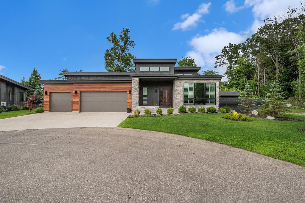 Photo of 6569 Round Hill Court SE, Grand Rapids, MI 49546 (MLS # 25050804)