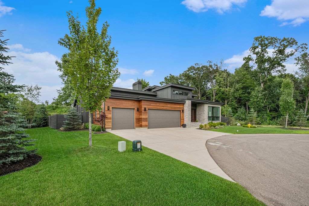 Photo of 6569 Round Hill Court SE, Grand Rapids, MI 49546 (MLS # 25050804)