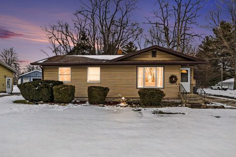 Photo of 331 E Parsons Avenue, Watervliet, MI 49098 (MLS # 26007299)