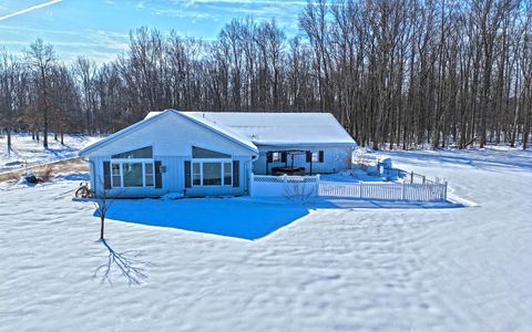 Photo of 31643 Frost Street, Dowagiac, MI 49047 (MLS # 26005420)