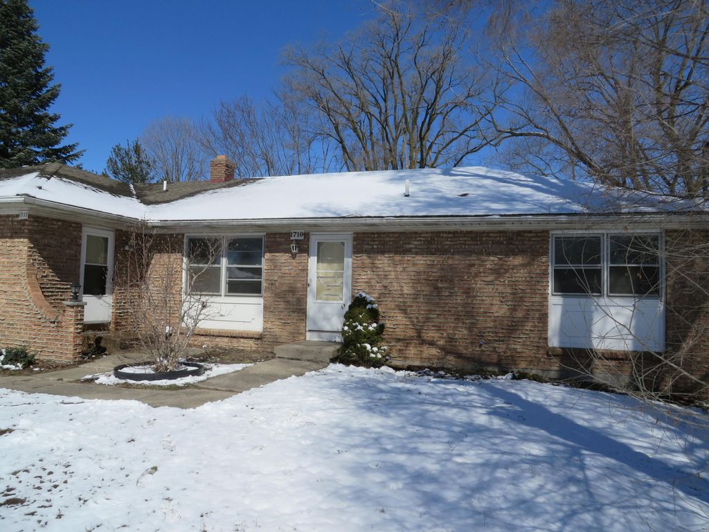 Photo of 1717-1719 52nd Street SE, Kentwood, MI 49508 (MLS # 23007519)