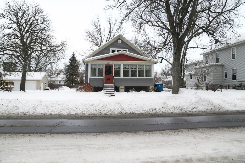 Photo of 1345 Washington Avenue, Grand Haven, MI 49417 (MLS # 25061103)