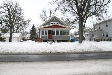 Photo of 1345 Washington Avenue, Grand Haven, MI 49417 (MLS # 25061103)