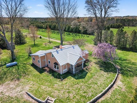 Photo of 2707 W Hansen Road, Ludington, MI 49431 (MLS # 26019346)