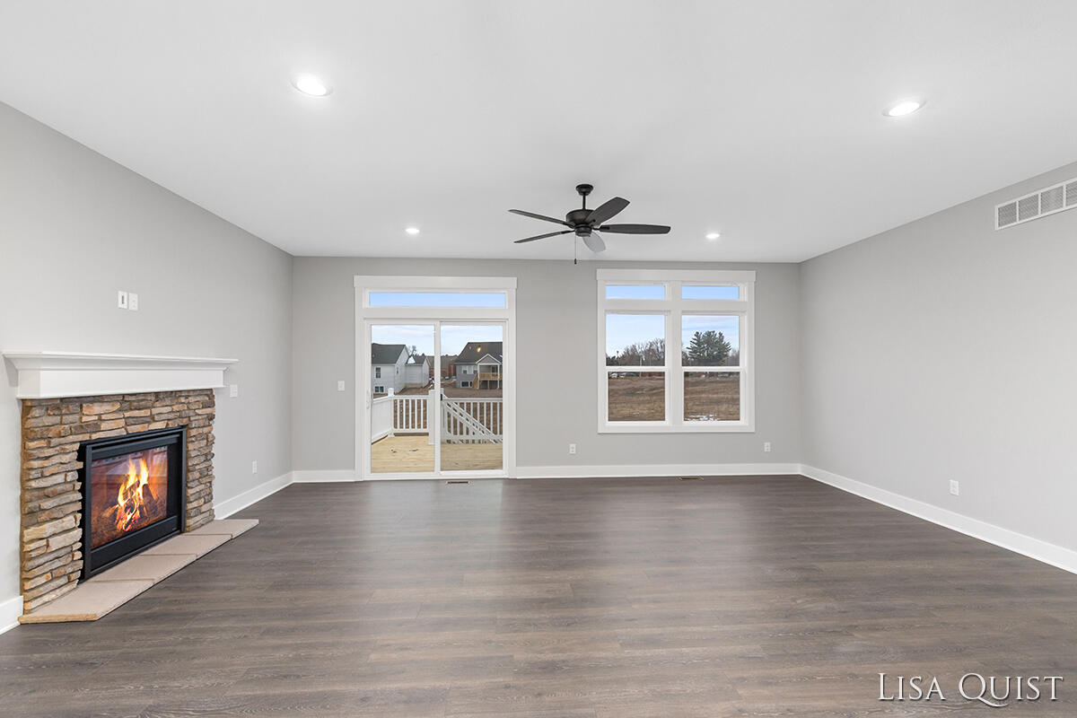 Photo 7 of 18 of 3856 Windsor Ridge Drive NE condo