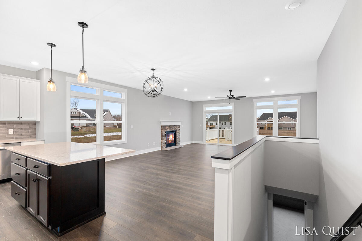 Photo 5 of 18 of 3856 Windsor Ridge Drive NE condo