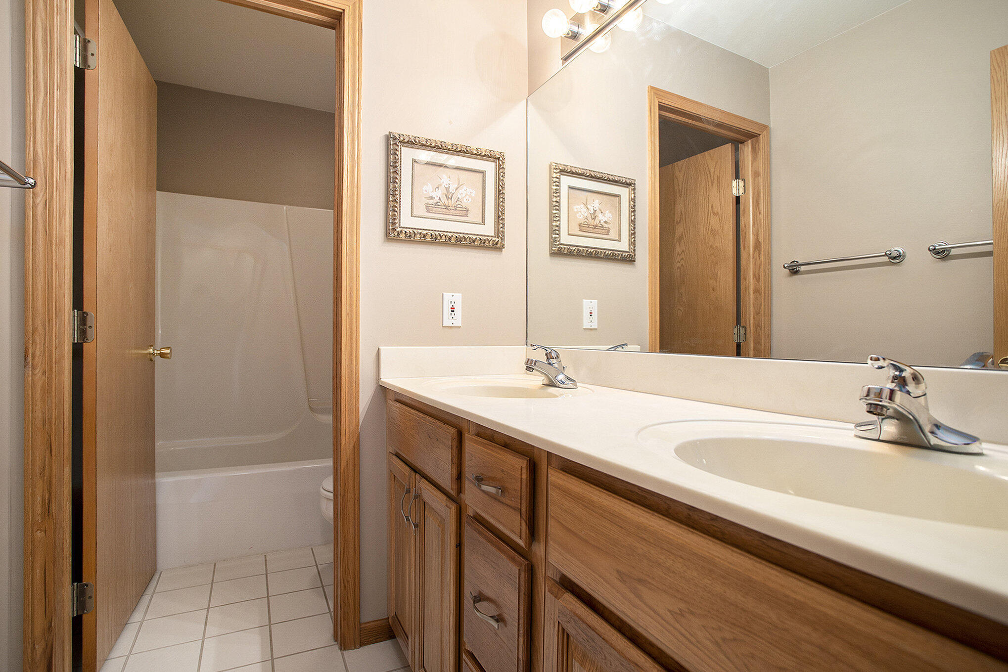 Battle Creek, Michigan 49014, United States, 4 Bedrooms Bedrooms, ,3 BathroomsBathrooms,Residential,Pending,148935