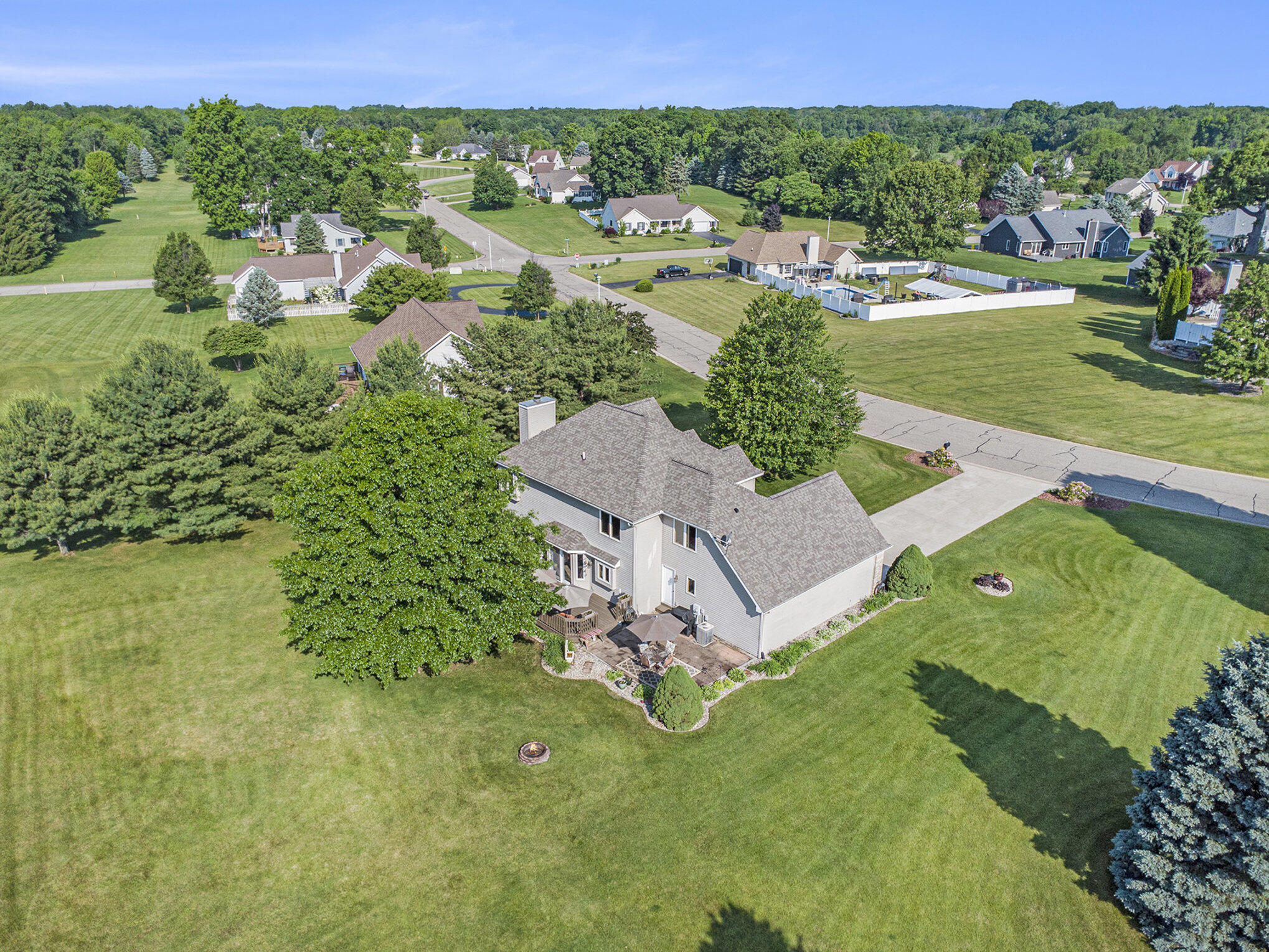 Battle Creek, Michigan 49014, United States, 4 Bedrooms Bedrooms, ,3 BathroomsBathrooms,Residential,Pending,148935