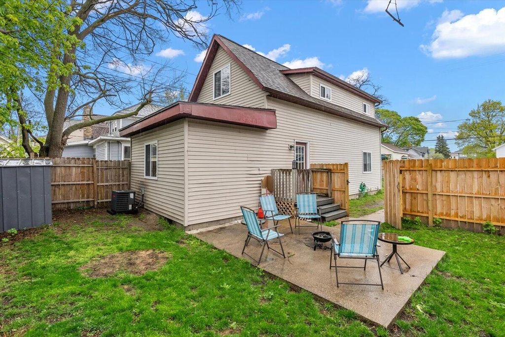 Photo of 1129 Sanford Street, Muskegon, MI 49441 (MLS # 26019208)