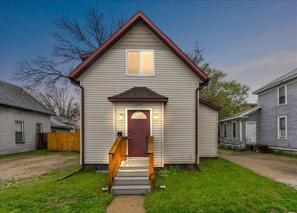 Photo of 1129 Sanford Street, Muskegon, MI 49441 (MLS # 26019208)