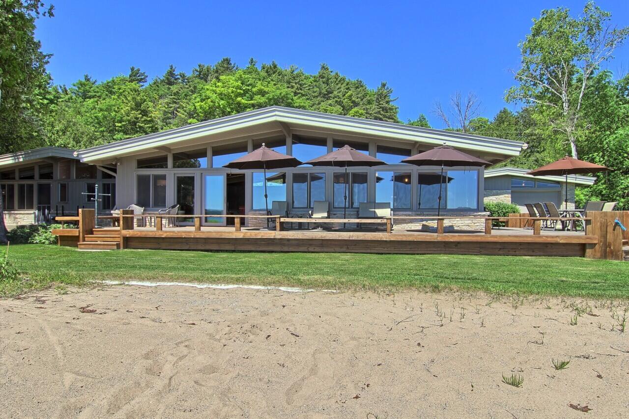 6863 Crystal Drive