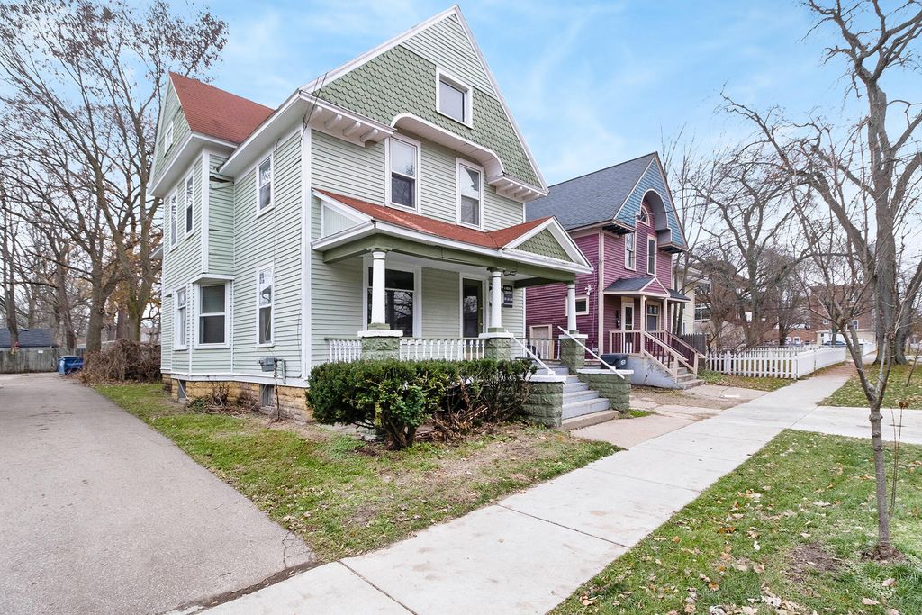 Photo of 712 W Vine Street, Kalamazoo, MI 49008 (MLS # 26005767)