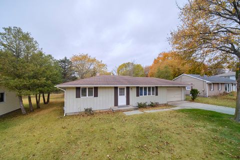 Photo of 820 Robinson Street, Manistee, MI 49660 (MLS # 25057471)