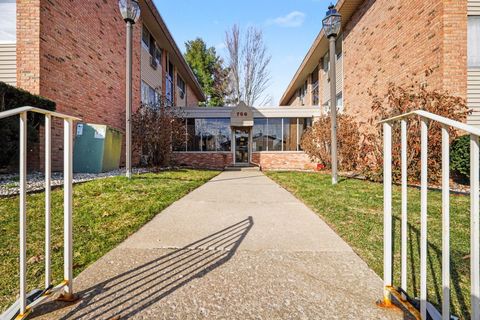 Photo of 756 W Kilgore Road #302, Kalamazoo, MI 49008 (MLS # 26009018)