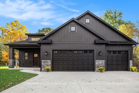 Photo of 8060 Hunters Crossing, Kalamazoo, MI 49009 (MLS # 26013297)