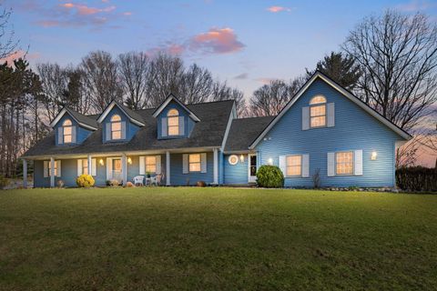 Photo of 8894 Lakeshore Avenue, West Olive, MI 49460 (MLS # 26014570)