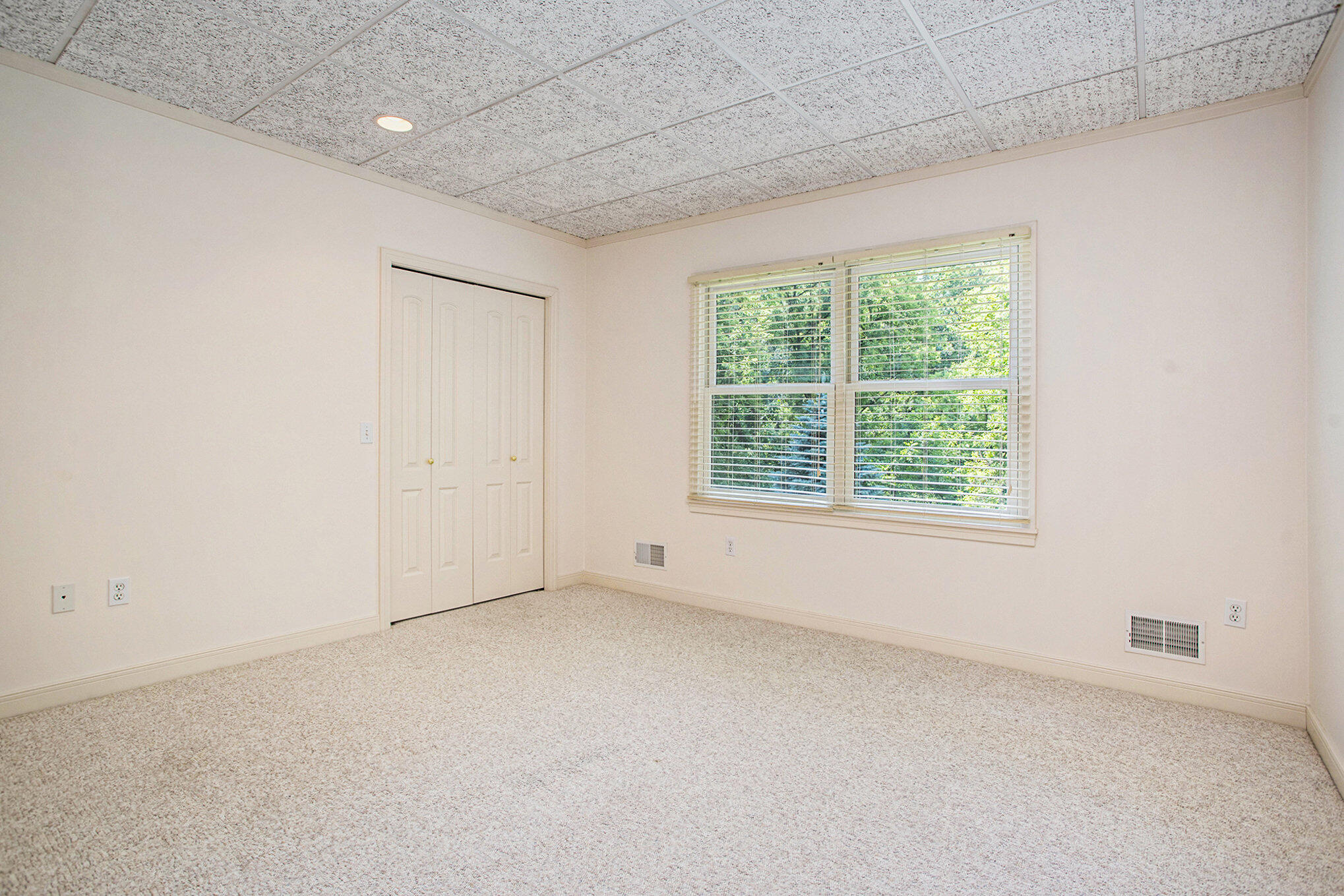 Kalamazoo, Michigan 49048, United States, 3 Bedrooms Bedrooms, ,3 BathroomsBathrooms,Residential,Active,160570