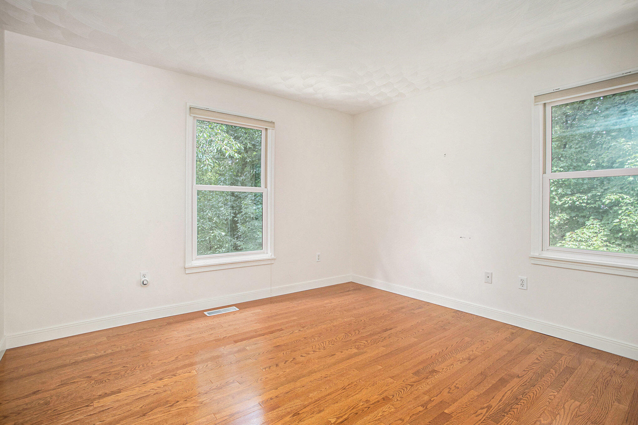 Kalamazoo, Michigan 49048, United States, 3 Bedrooms Bedrooms, ,3 BathroomsBathrooms,Residential,Active,160570