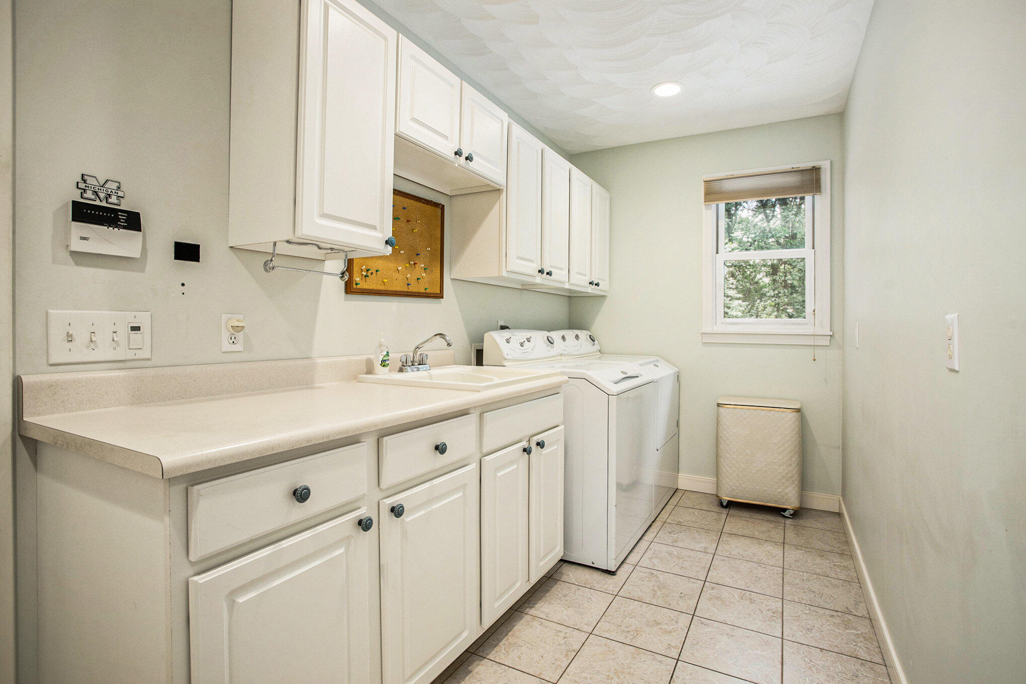 Kalamazoo, Michigan 49048, United States, 3 Bedrooms Bedrooms, ,3 BathroomsBathrooms,Residential,Active,160570