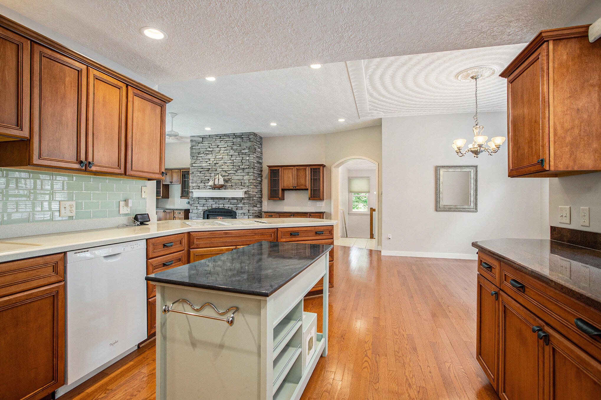 Kalamazoo, Michigan 49048, United States, 3 Bedrooms Bedrooms, ,3 BathroomsBathrooms,Residential,Active,160570