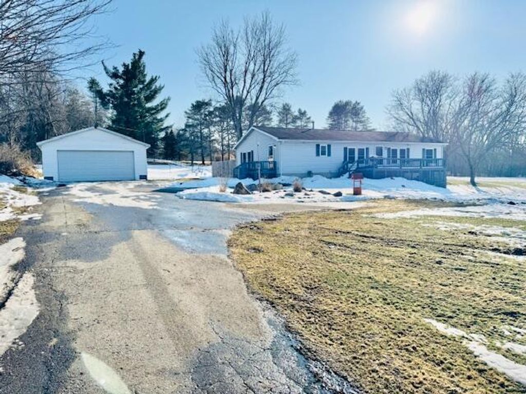 Photo of 440 E Francis Street, Nashville, MI 49073 (MLS # 26005537)