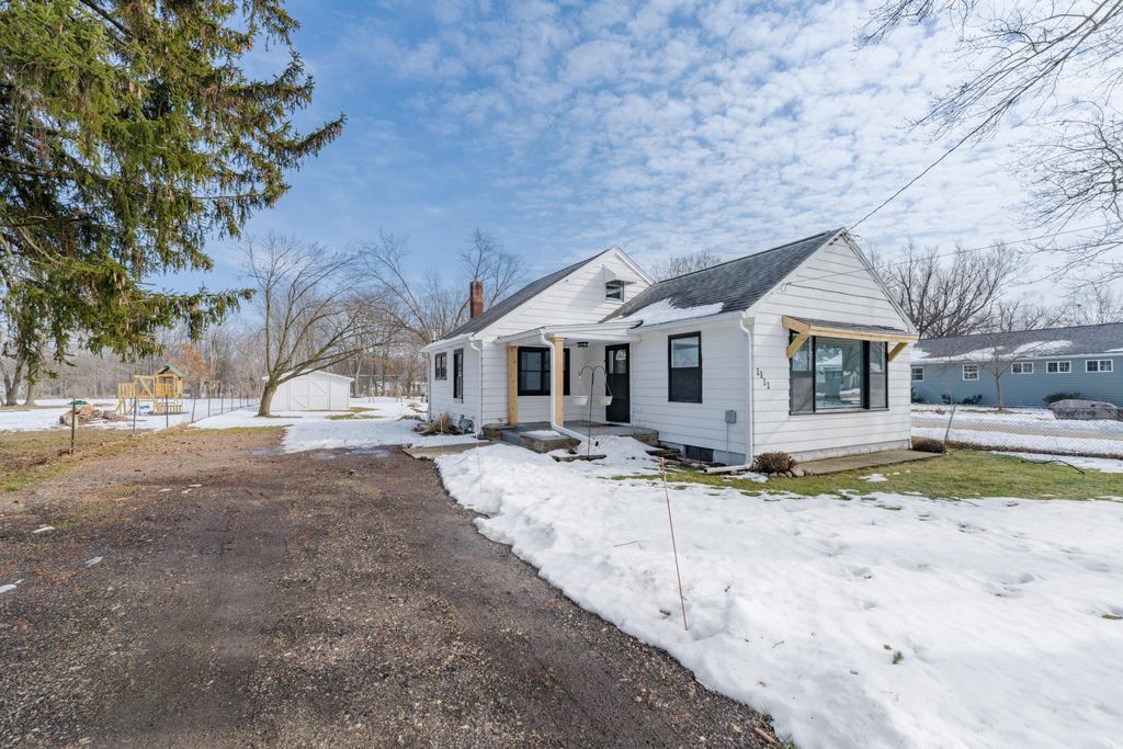 Photo of 5835 Mount Vernon Avenue, Portage, MI 49024 (MLS # 26005836)