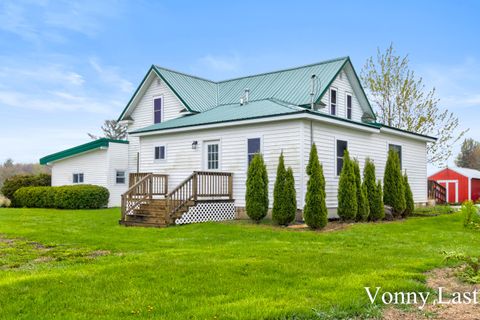 Photo of 950 W 40th Street, Fremont, MI 49412 (MLS # 26019090)