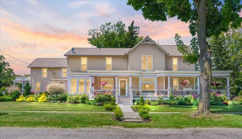 Photo of 461 Fifth Street, Manistee, MI 49660 (MLS # 25040367)