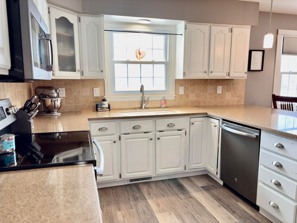 Photo of 1324 Crandall Avenue, Norton Shores, MI 49441 (MLS # 26005548)