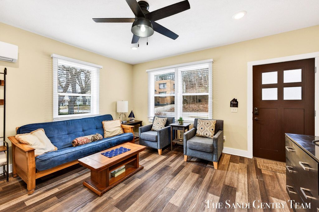 Photo of 209 Clinton Avenue, Grand Haven, MI 49417 (MLS # 26011893)