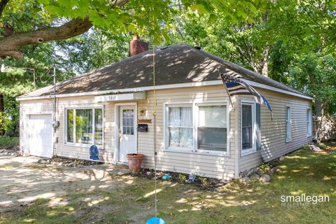 Photo of 1010 W Orange Street, Greenville, MI 48838 (MLS # 25054707)