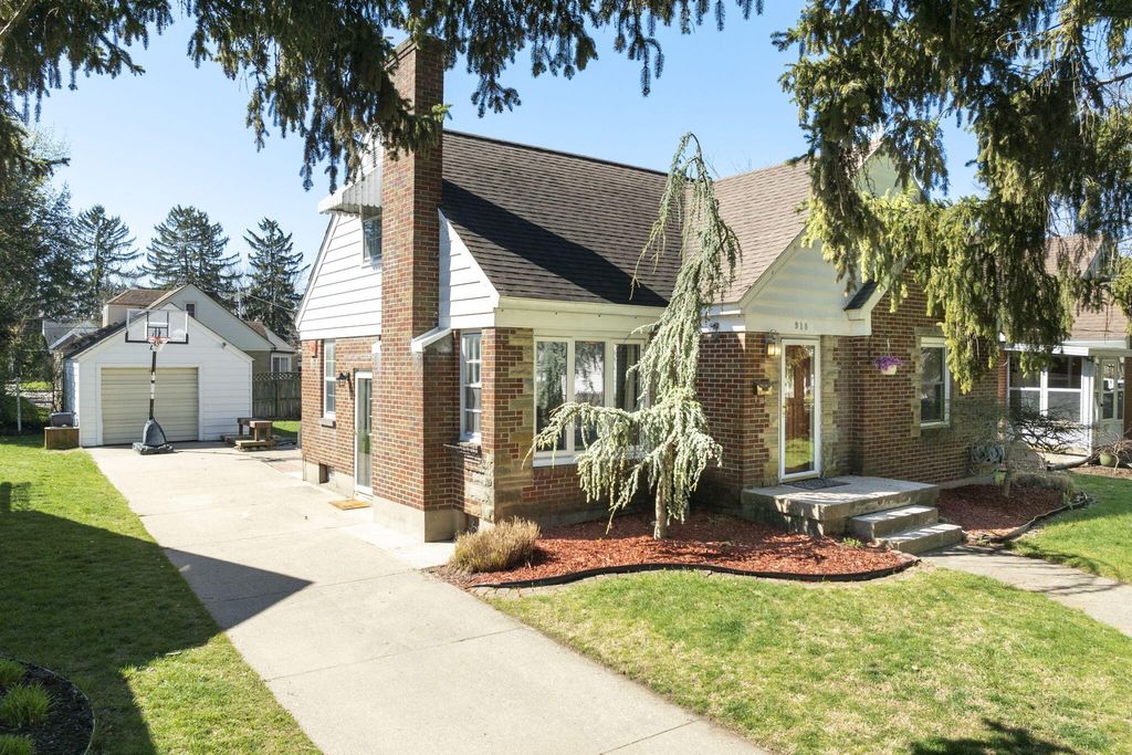 Photo of 910 Nevada Street SE, Grand Rapids, MI 49507 (MLS # 24019770)