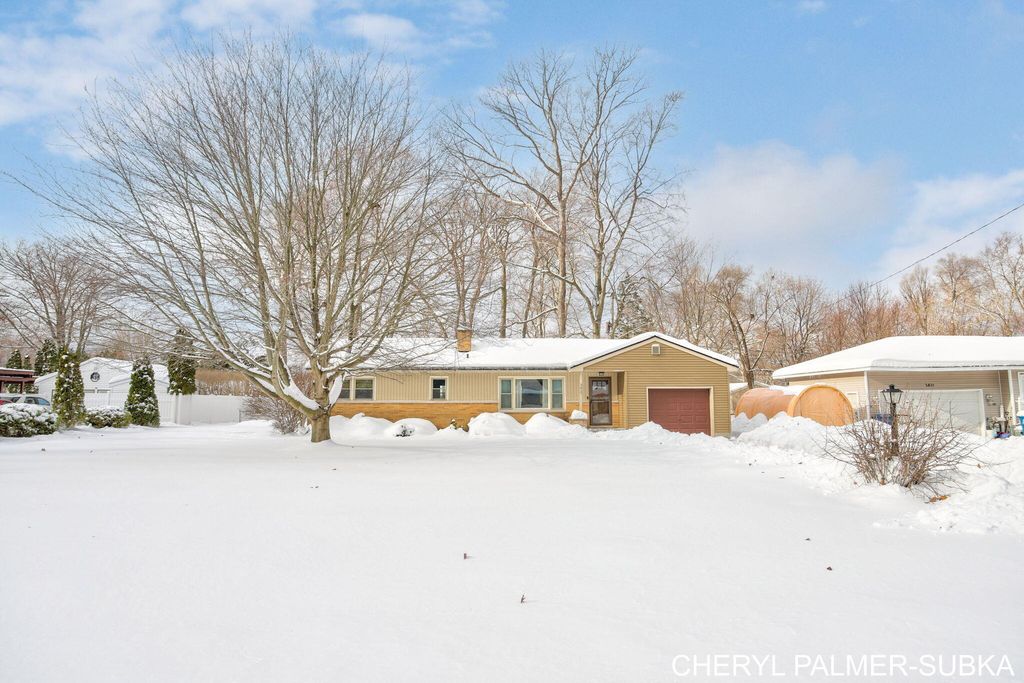Photo of 3827 Michael Street, Muskegon, MI 49444 (MLS # 25062052)