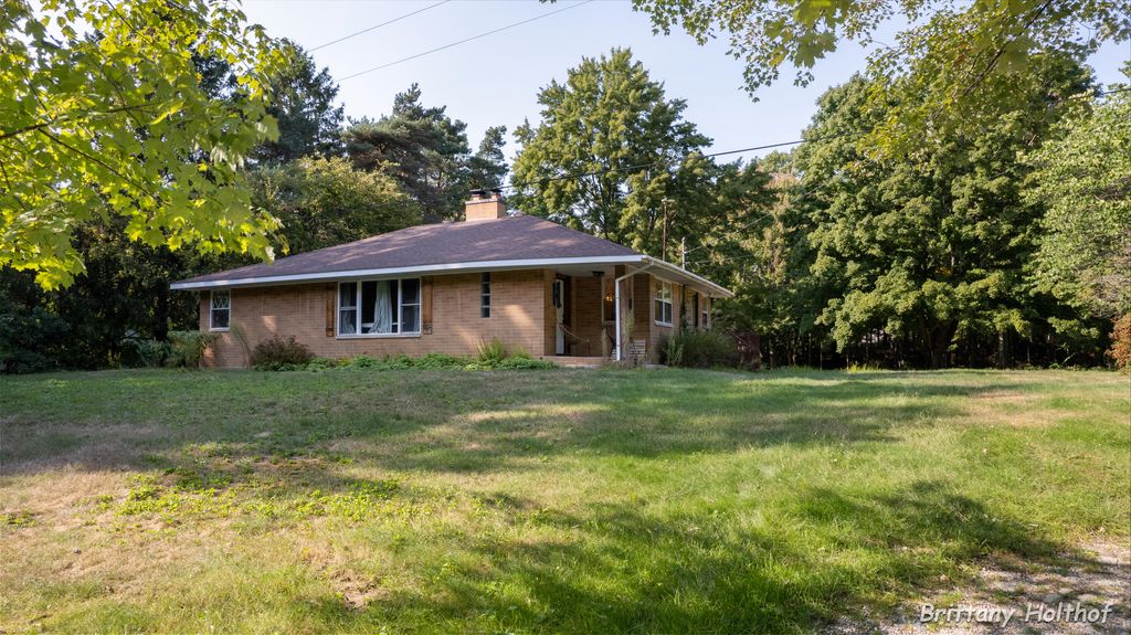 Photo of 16759 Winans Street, Grand Haven, MI 49417 (MLS # 25046306)