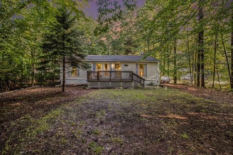 Photo of 6454 W Beech Street, Ludington, MI 49431 (MLS # 25043512)