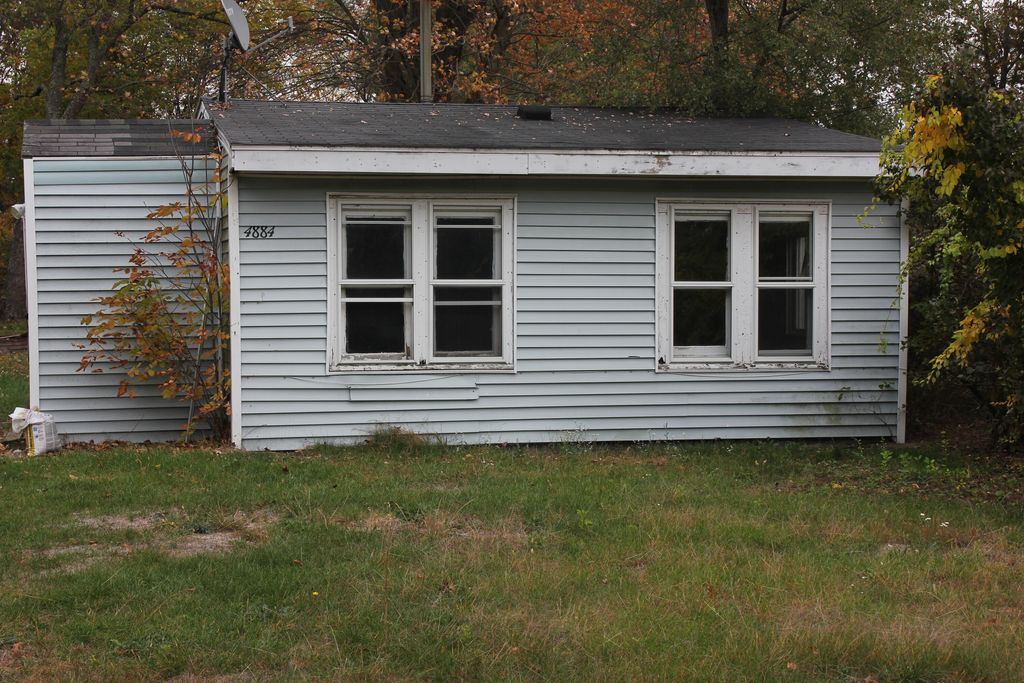 Photo of 4884 E Apple Avenue, Muskegon, MI 49442 (MLS # 26004910)