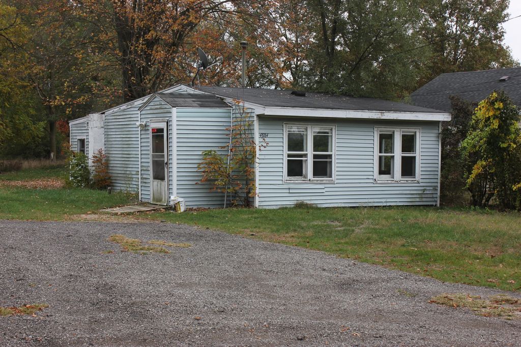 Photo of 4884 E Apple Avenue, Muskegon, MI 49442 (MLS # 26004910)