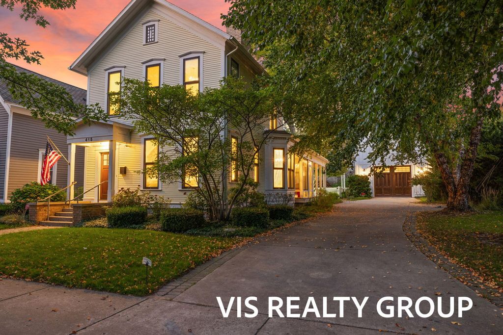 Photo of 415 Howard Avenue, Grand Haven, MI 49417 (MLS # 26007493)