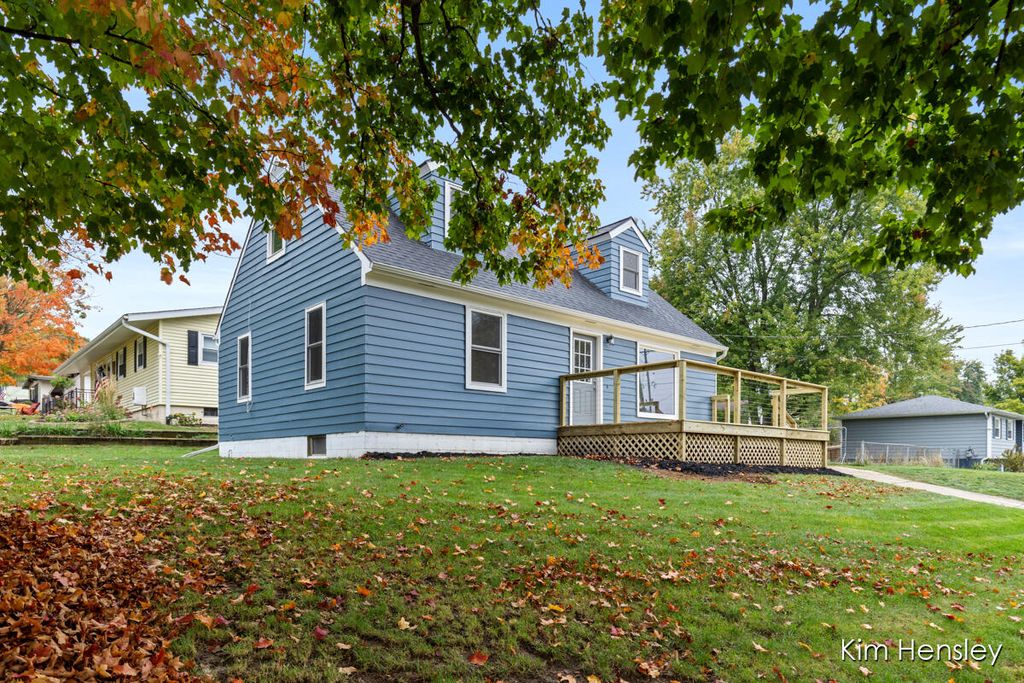 Photo of 273 Summit Avenue NE, Rockford, MI 49341 (MLS # 25049915)