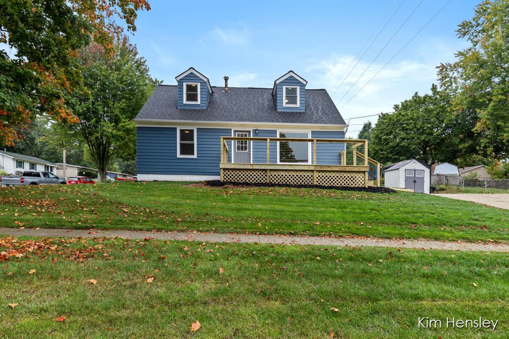 Photo of 273 Summit Avenue NE, Rockford, MI 49341 (MLS # 25049915)