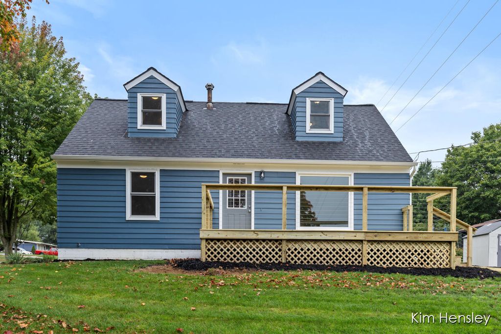 Photo of 273 Summit Avenue NE, Rockford, MI 49341 (MLS # 25049915)