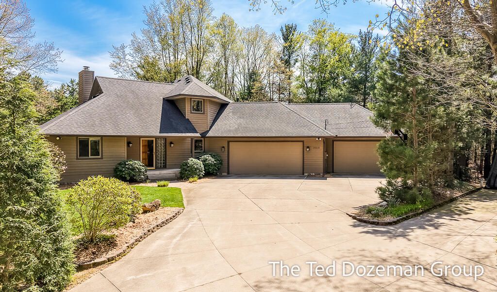 Photo of 16616 Riley Street, Holland, MI 49424 (MLS # 26020897)