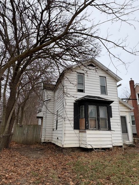 Photo of 814 E North Street, Jackson, MI 49202 (MLS # 26013213)