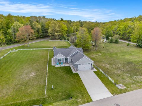 Photo of 5407 W Sioux Road, Pentwater, MI 49449 (MLS # 26013286)