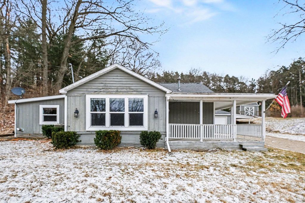 Photo of 10990 Summit Avenue NE, Rockford, MI 49341 (MLS # 26010098)