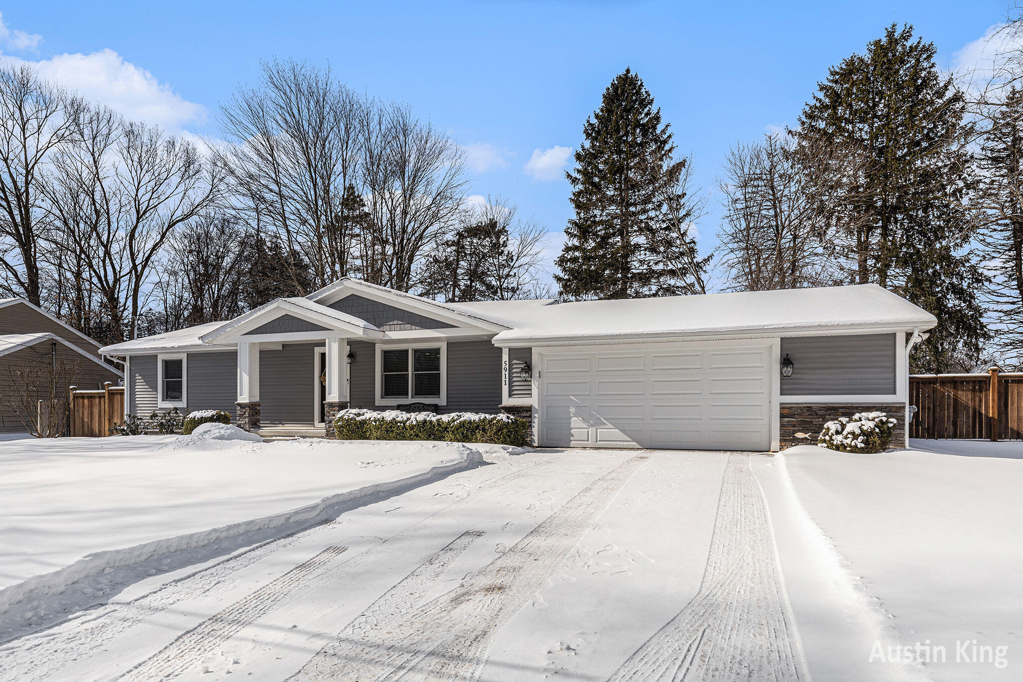 Belmont, Michigan 49306, United States, 4 Bedrooms Bedrooms, ,3 BathroomsBathrooms,Residential,Pending,1760