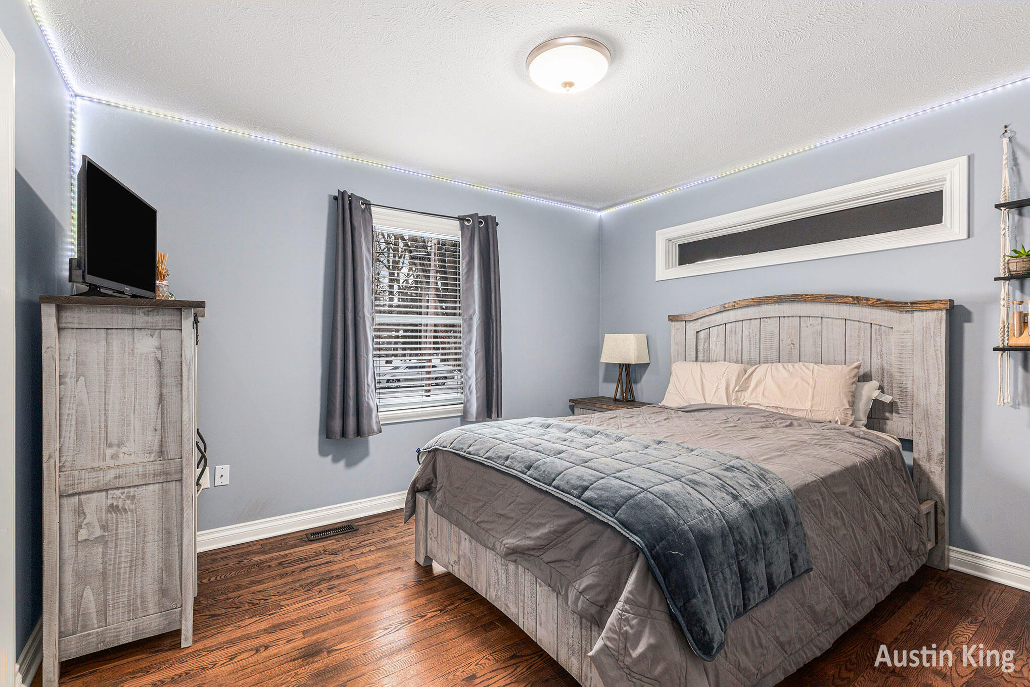 Belmont, Michigan 49306, United States, 4 Bedrooms Bedrooms, ,3 BathroomsBathrooms,Residential,Pending,1760