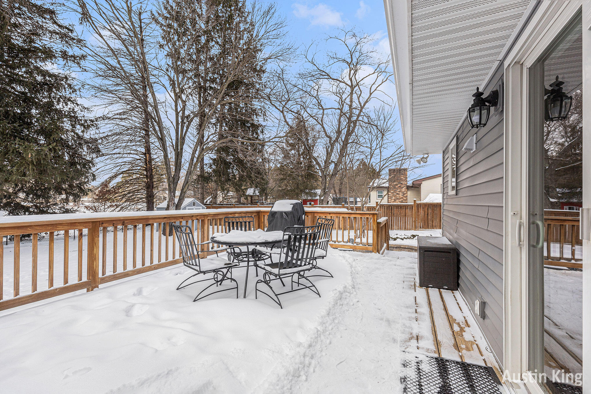 Belmont, Michigan 49306, United States, 4 Bedrooms Bedrooms, ,3 BathroomsBathrooms,Residential,Pending,1760